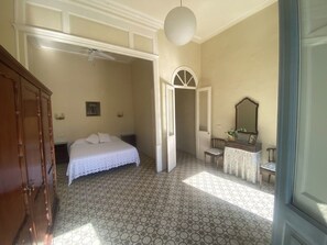 6 Schlafzimmer, Bügeleisen/Bügelbrett, kostenloses WLAN, Bettwäsche