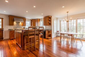 Dining - Great Maples (Bernard)