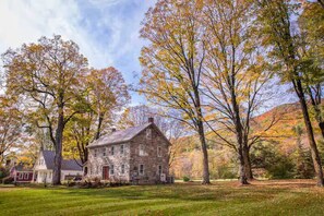 Exterior - Greystone 1830 (Reading)