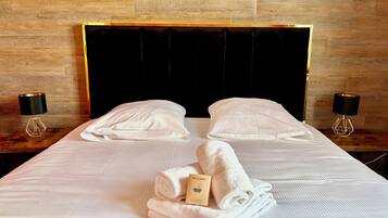 Iron/ironing board, WiFi, bed sheets