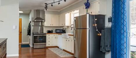 Micro-ondes, four, plaque de cuisson, lave-vaisselle