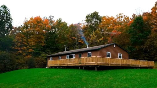 Picture Perfect Cabin! Hot Tub, Game Room, Close to Plattekill & Belleayre Mt