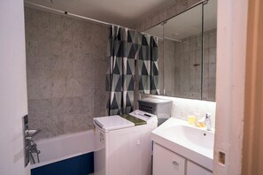 Hair dryer, towels - Modern accommodation, near Parisian attractions (Paris)