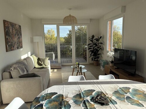 Bright and quiet apartment near attractions