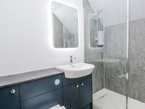 Shower - Claife Flights (Windermere)