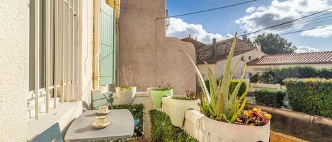 تناول الطعام بالخارج