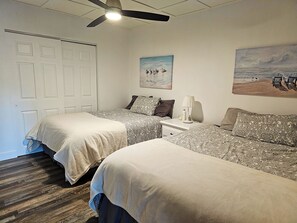 3 bedrooms, desk, free WiFi, bed sheets - The Blue Cottage (Notre-Dame-de-Pontmain)