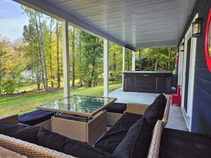 Terrace/patio - The Blue Cottage (Notre-Dame-de-Pontmain)
