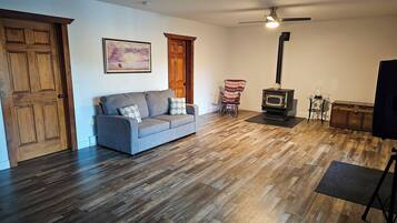 Smart TV, fireplace, ping pong, computer monitors