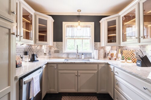 Aggie Game Stay • Sleeps 14 • Cowboy Pool • Fire Pit • 1.2 Acre Retreat