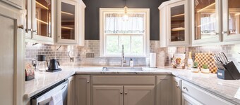 Aggie Game Stay • Sleeps 14 • Cowboy Pool • Fire Pit • 1.2 Acre Retreat