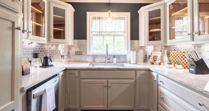 Aggie Game Stay • Sleeps 14 • Cowboy Pool • Fire Pit • 1.2 Acre Retreat