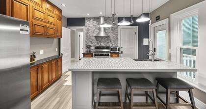 3-bedroom apartment-Downtown, Modern, Central, Renovated & Cozy