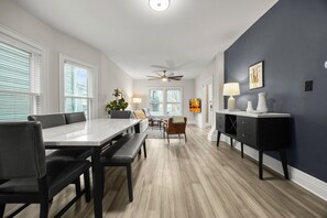 Dining - 3-bedroom apartment-Downtown, Modern, Central, Renovated & Cozy (Buffalo)