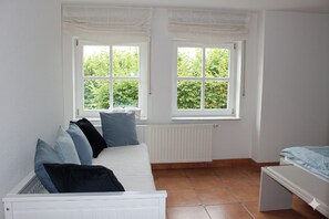 TV - ✨Charming apartment with panoramic views | Eversberg old town in Hochsauerland (Meschede)