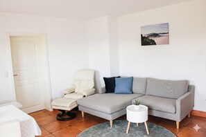 TV - ✨Charming apartment with panoramic views | Eversberg old town in Hochsauerland (Meschede)