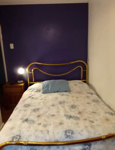 Room for rent with private bathroom. Excellent location for 2 people