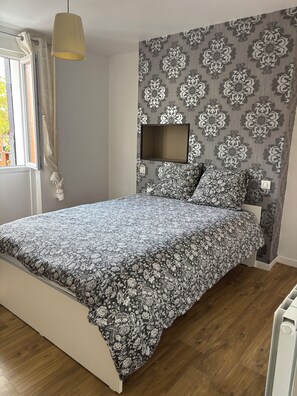 1 bedroom, WiFi, bed sheets - Spacious apartment 15 minutes from Paris (Noisy-le-Sec)