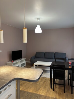 Interior - Spacious apartment 15 minutes from Paris (Noisy-le-Sec)