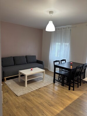 Interior - Spacious apartment 15 minutes from Paris (Noisy-le-Sec)