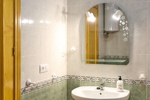 Bruser, hårtørrer, håndklæder