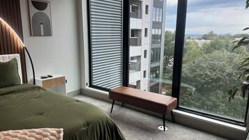 1 quarto, escrivaninha, ferros/tábuas de passar roupa, Wi-Fi de cortesia