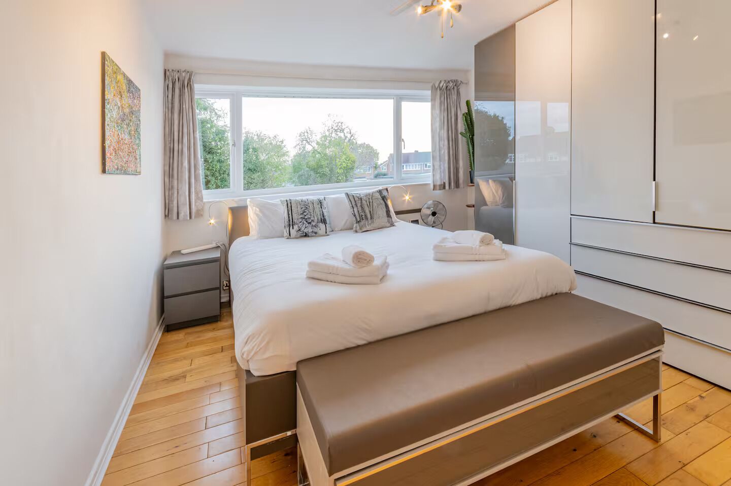 Iron/ironing board, free WiFi, bed sheets