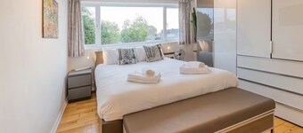 Pass the Keys | 3-Bedroom Home in Chelmsford | Sleeps 7