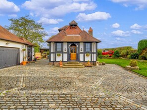Exterior - Historic 4 Bedroom Home in Dunham Massey - Pass the Keys (Altrincham)