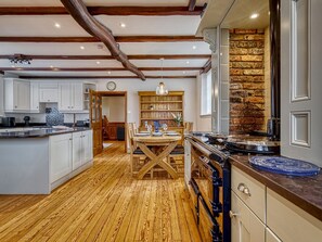 Fridge, oven, dishwasher, cookware/dishes/utensils - Historic 4 Bedroom Home in Dunham Massey - Pass the Keys (Altrincham)