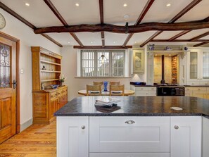 Fridge, oven, dishwasher, cookware/dishes/utensils - Historic 4 Bedroom Home in Dunham Massey - Pass the Keys (Altrincham)