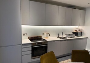 Fridge, microwave, oven, dishwasher - Stylish Central Manchester townhouse with parking - Pass the Keys (Manchester)