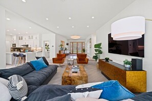 Smart TV - The 19th Hole - Stylish Escape in Grand Junction (Grand Junction)