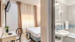 Double or Twin Room | In-room safe, WiFi (free) - TriplyRooms Collection - Termini (Rome)