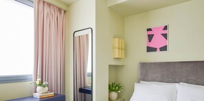 غرفة مزدوجة أو بسريرين منفصلين | خزنة داخل الغرفة وواي فاي مجانًا