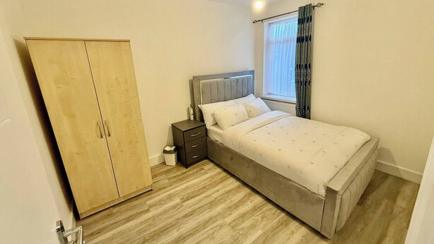 Unclassified image, 1 of 22, button - Spacious 5 Bedrooms in Excel Big Ben and Westfield (London)