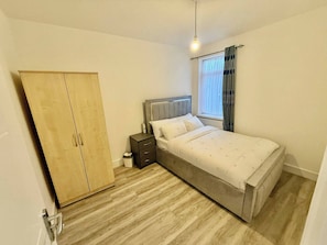 House, 5 Bedrooms, Smoking | 5 bedrooms - Spacious 5 Bedrooms in Excel Big Ben and Westfield (London)