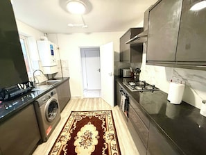House, 5 Bedrooms, Smoking | Laundry - Spacious 5 Bedrooms in Excel Big Ben and Westfield (London)