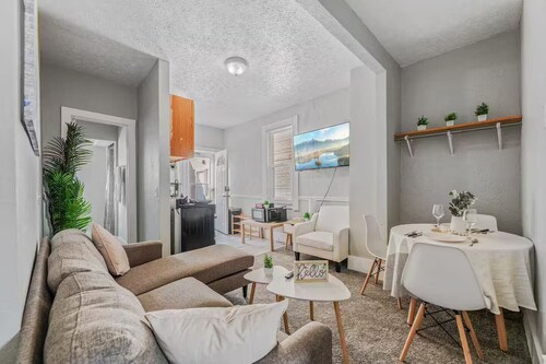 Little Italy · 2 TVs · 2 Cozy Beds · Fast Wifi