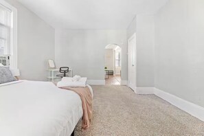 Iron/ironing board, WiFi - Cute Apt · Little Italy · Fast Wifi · Cozy Bed (Cleveland)