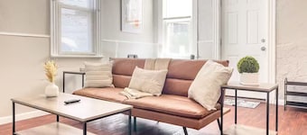 Cute Apt · Little Italy · Fast Wifi · Cozy Bed