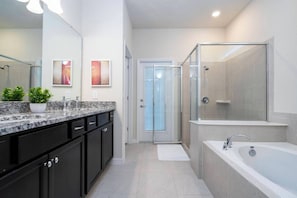 Towels, soap, toilet paper - Luxury Disney Villa / 7BR with Themed Rooms & Private Pool in Windsor Island (Davenport)