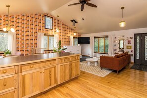 Interior - Cheerful Cabin, Games, Hot tub, Swings, and Fun! Caves very close! (South Bloomingville)