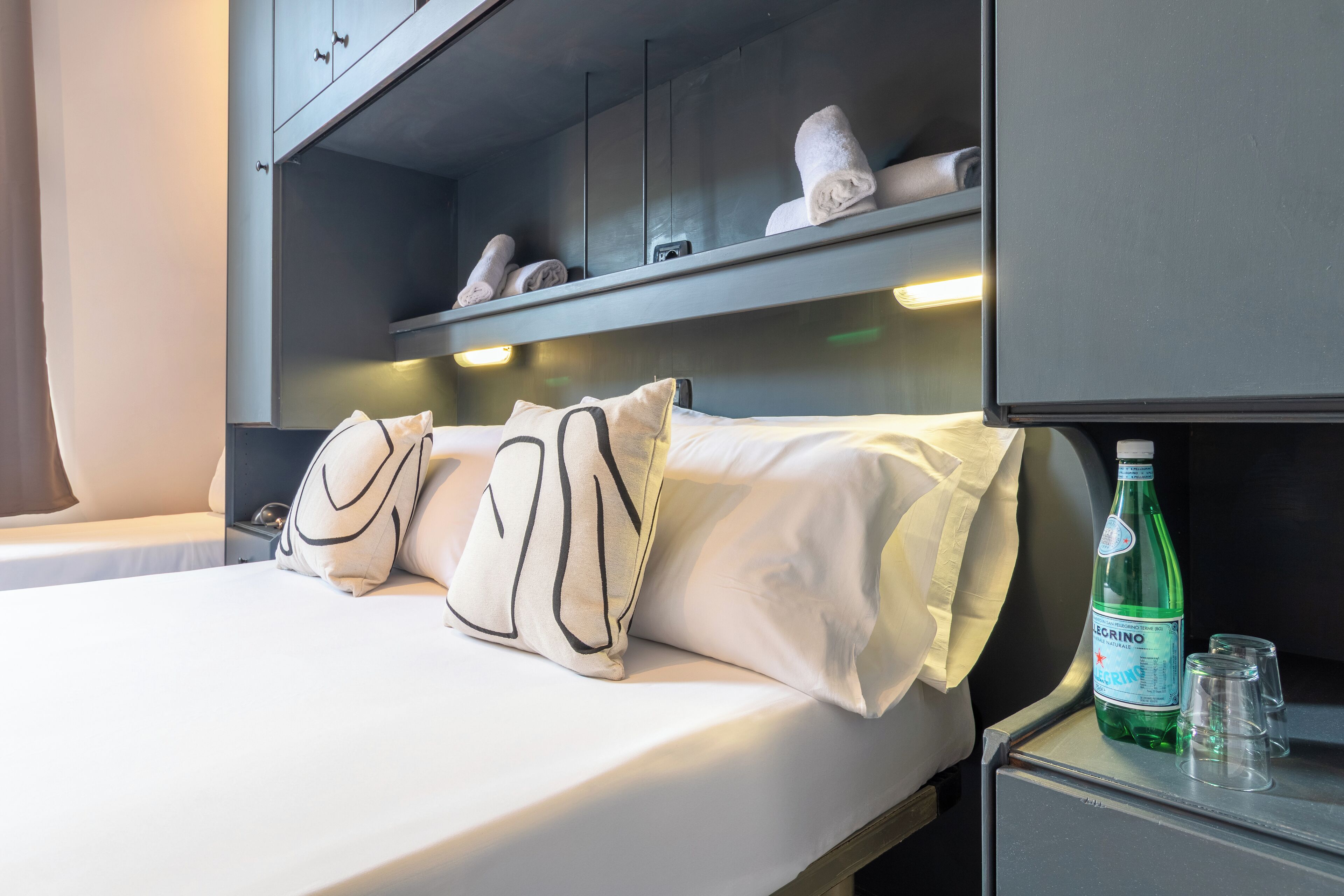 Family Room, City View | Desk, free WiFi