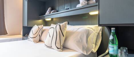 Family Room, City View | Desk, free WiFi