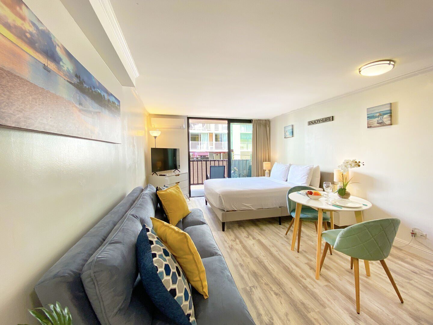 Studio In The Heart Of Waikiki! Steps To The Beach With Full Kitchenette - Waikiki Beach