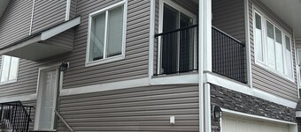 Luxurious 4 Bedroom / WiFI & Garage -Sleeps  8
Ideal for families/groups stays,