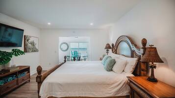 Familienzimmer, Balkon, Meerblick | Zimmersafe, individuell dekoriert, individuell eingerichtet