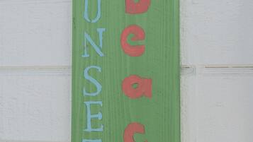 Dobbeltrom – deluxe, terrasse, sjøutsikt | Safe på rommet, individuelt dekorert og individuelt innredet