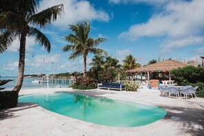 Outdoor pool - Guana Beach Inn (Great Guana Cay)